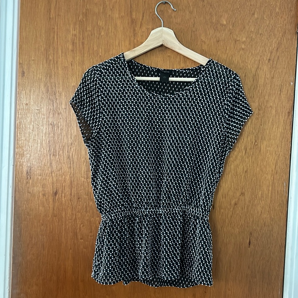 Black top with white pattern, xs, like new